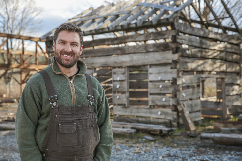 Mark Bowe From Diy Network And S Listed Sisters At 39th Annual Mark Bowe Star Of Diy Network S Barnwood Builders And Lex Alana Leblanc Stars Listed Sisters Will Be In Atten For The 39th Annual House