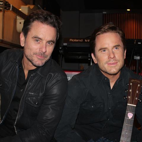 Charles Esten Meets Wax Figurine Made By Madame Tussauds, on Display at Madame Tussauds Nashville