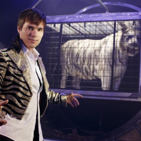 “Magic Beyond Belief™” starring Darren Romeo reopens featuring a live unicorn at Smoky Mountain Opry™ Theater