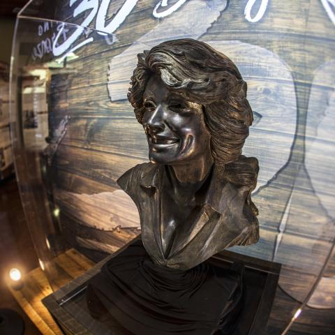 “30: CELEBRATING DOLLY IN BRONZE” EXHIBIT MARKS 3OTH ANNIVERSARY OF DOLLY STATUE