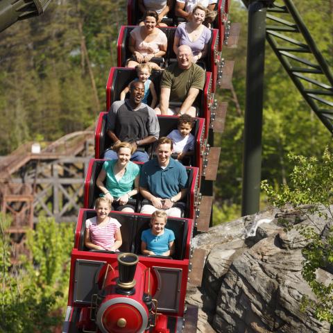 Dollywood Earns Four Golden Ticket Awards from Amusement Today