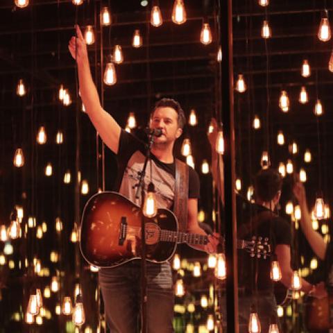 Luke Bryan Makes Billboard Chart History as ‘Kill the Lights’ Becomes First Album in 27 Years to Place Six Singles at No. 1